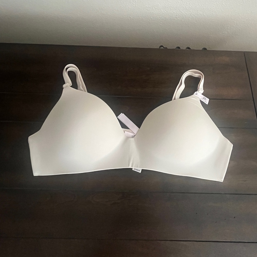 NWT - Victoria’s Secret Demi Bra - Size 38C